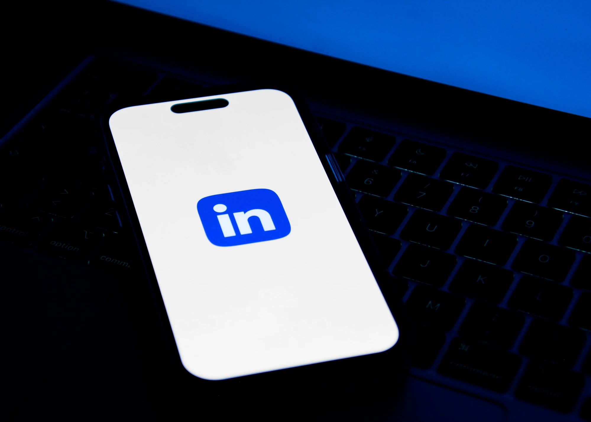 Connessioni professionali su LinkedIn: come le aziende B2B creano relazioni di valore.