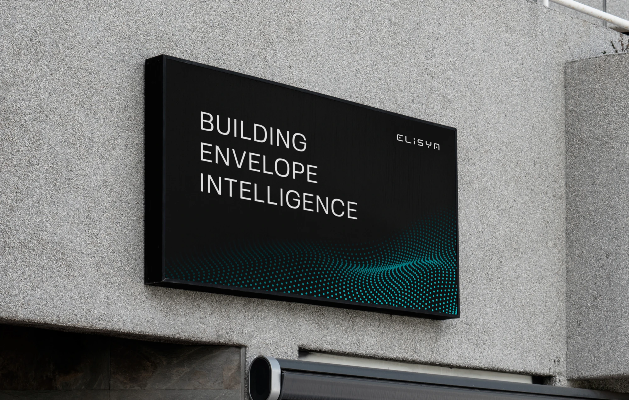 Insegna aziendale Visual Elisya affisso su un muro, con payoff "Building Envelope Intelligence" e pattern grafico